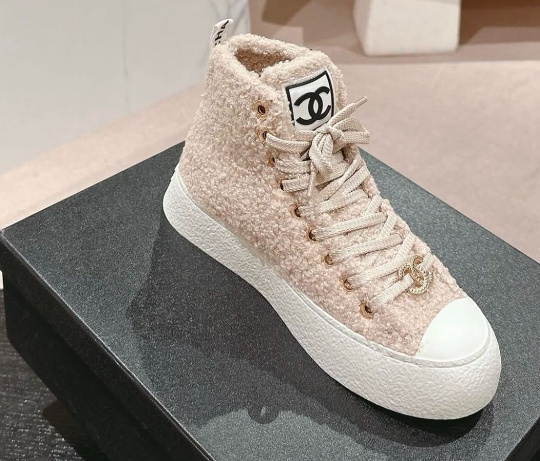 סניקרס שאנל 