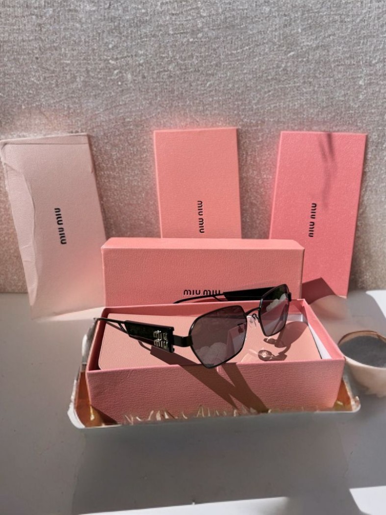 משקפיים MIU MIU