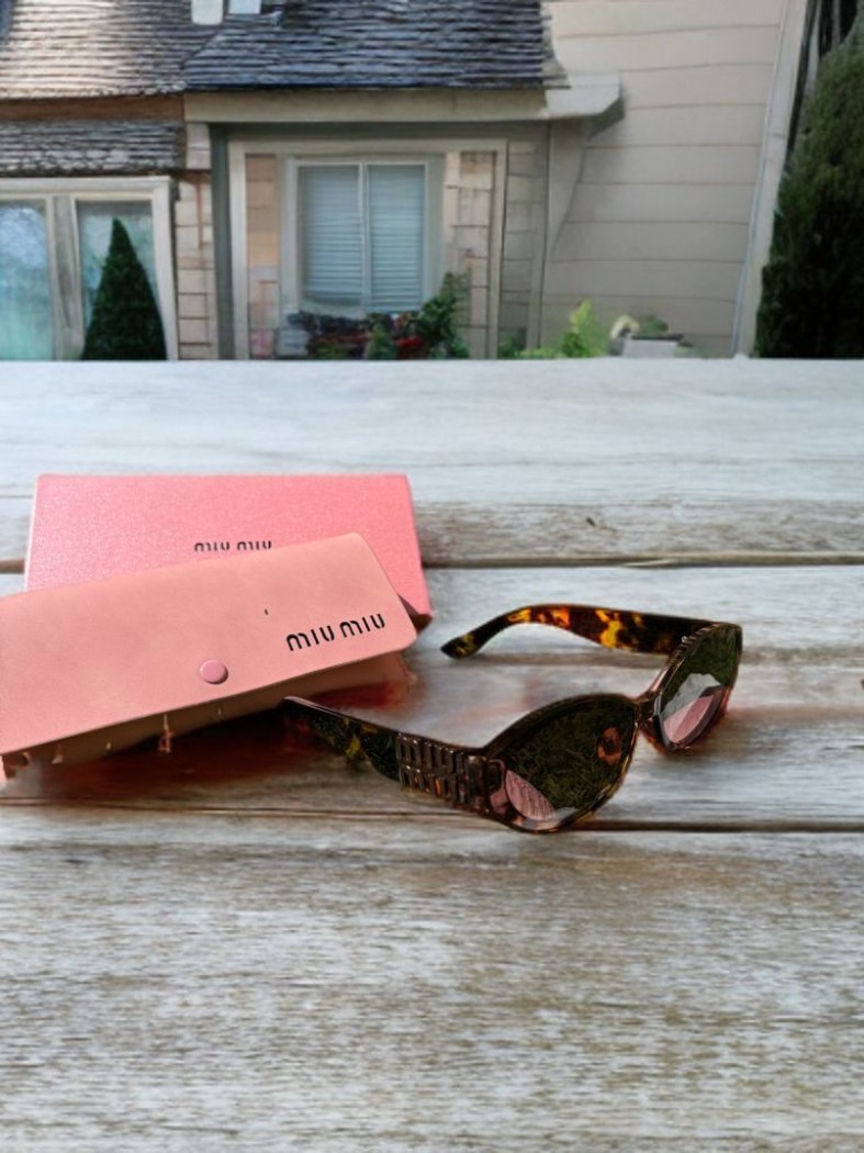 משקפיים MIU MIU שילוב מנומר