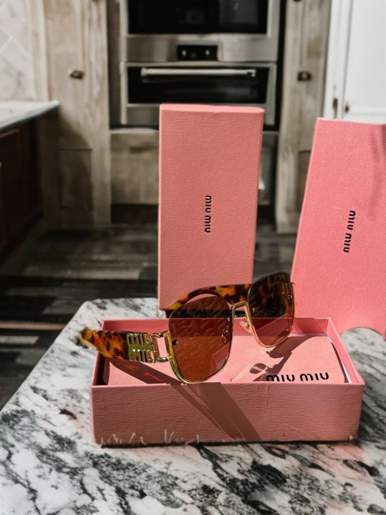 משקפיים MIU MIU שילוב מנומר