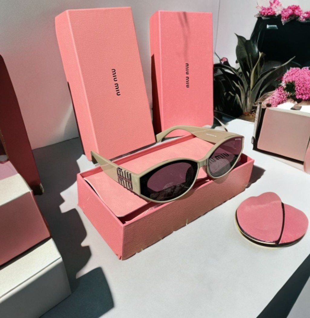 משקפיים MIU MIU