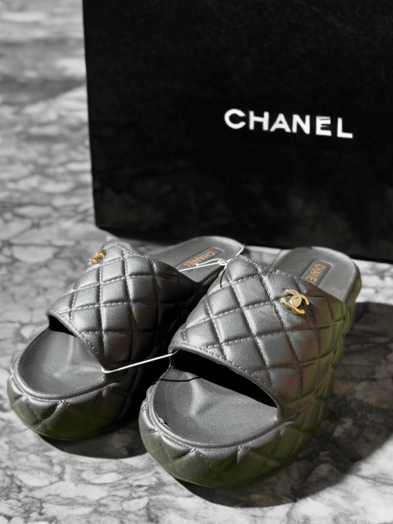 כפכף CHANEL בשלוש צבעים לבחירתך 