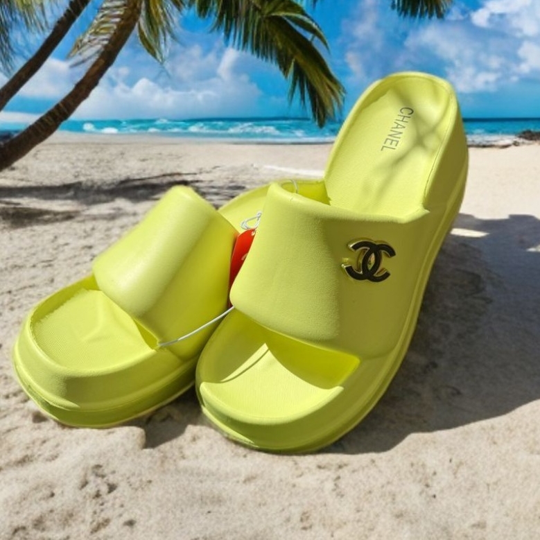 כפכף CHANEL בשלוש צבעים לבחירתך 