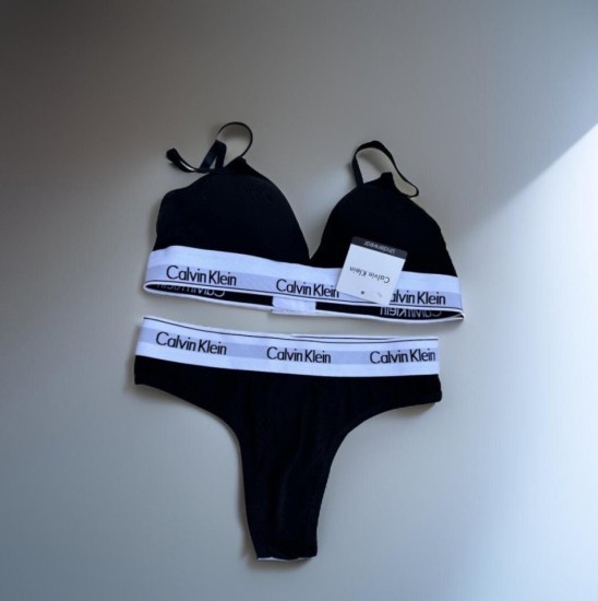 תחתון חוטיני וחזיה 