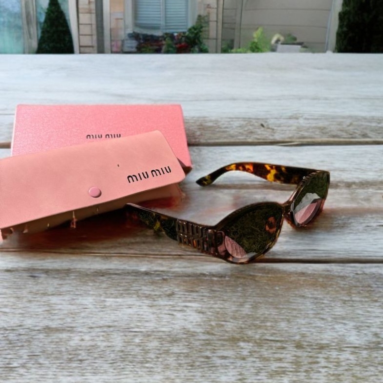 משקפיים MIU MIU שילוב מנומר