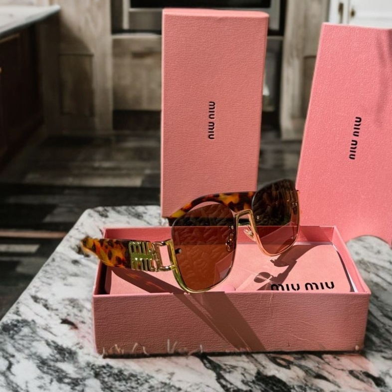 משקפיים MIU MIU שילוב מנומר