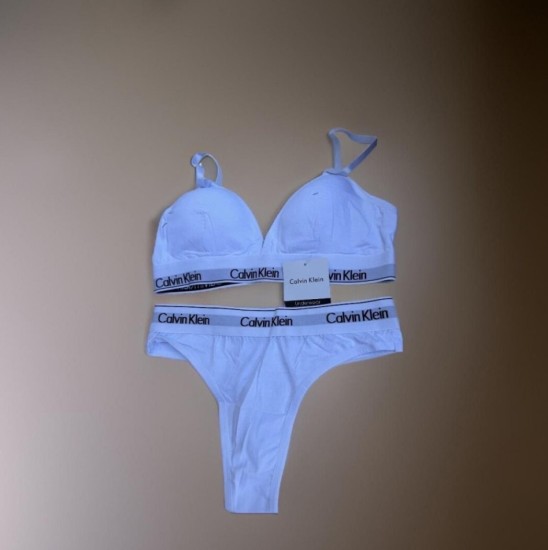 תחתון חוטיני וחזיה 