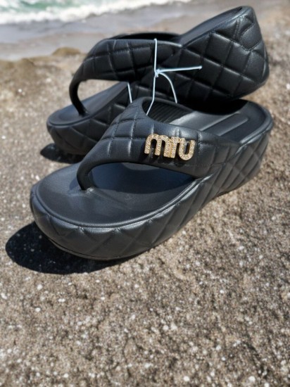 כפכף MIU MIU