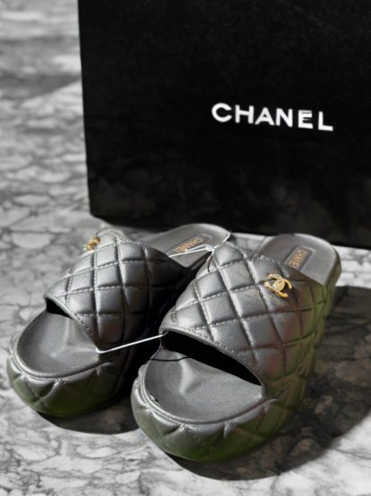 כפכף CHANEL בשלוש צבעים לבחירתך 