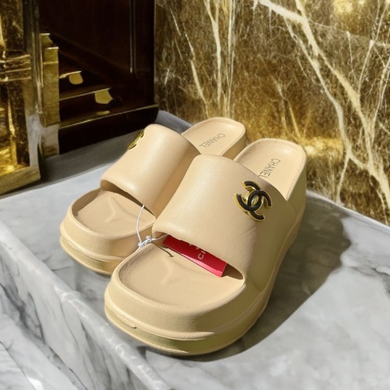 כפכף CHANEL בשלוש צבעים לבחירתך 