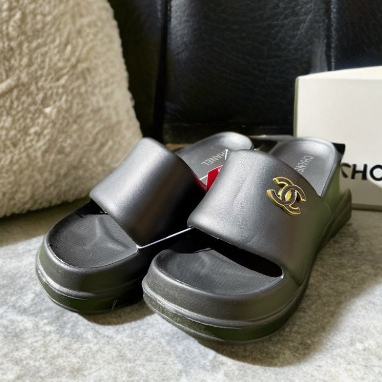 כפכף CHANEL בשלוש צבעים לבחירתך 